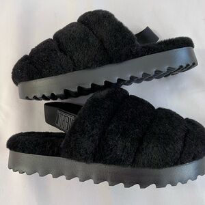UGG  Plataform Sleepers / slides size 9 Wool Black Women’s NWOB‎